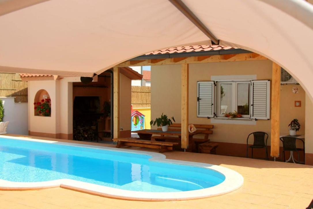 Darija With Private Pool Apartmán