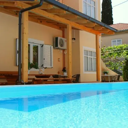 Apartment Darija With Private Pool Kastela Exterior photo